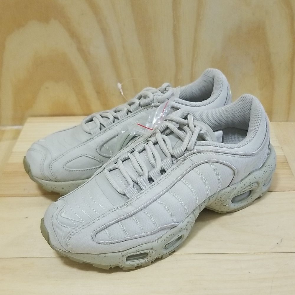 Nike Air Max Women’s Size 7 1/2 ( 38.5 EU ) Mens size 6